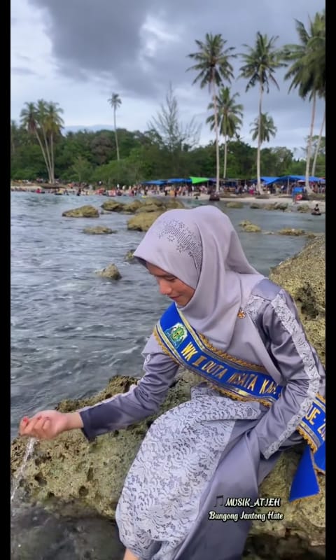 Destinasi Wisata Pantai Deluk Arun yang menjadi salah satu daya tarik Wisatawan 